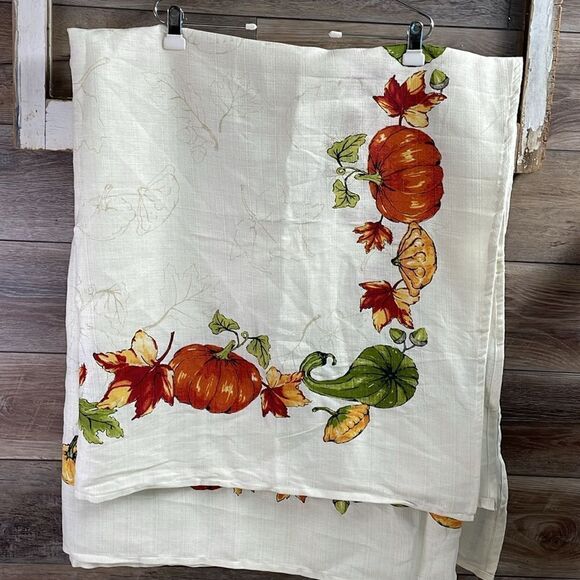 Better Homes and Gardens Fall Leaves and Pumpkins Table Cloth 60 in x 102 in - Picture 5 of 8